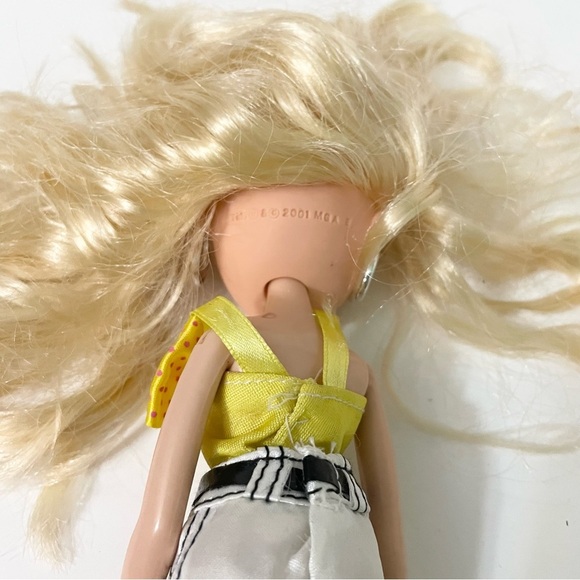Bratz Doll Cloe MGA Doll - Picture 12 of 16